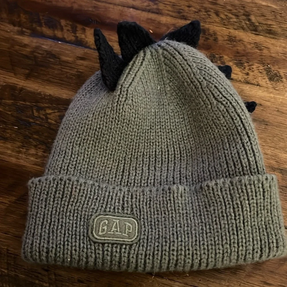 XS / S Gap Dino Knitted Hat - very seldom worn age 1.5/2